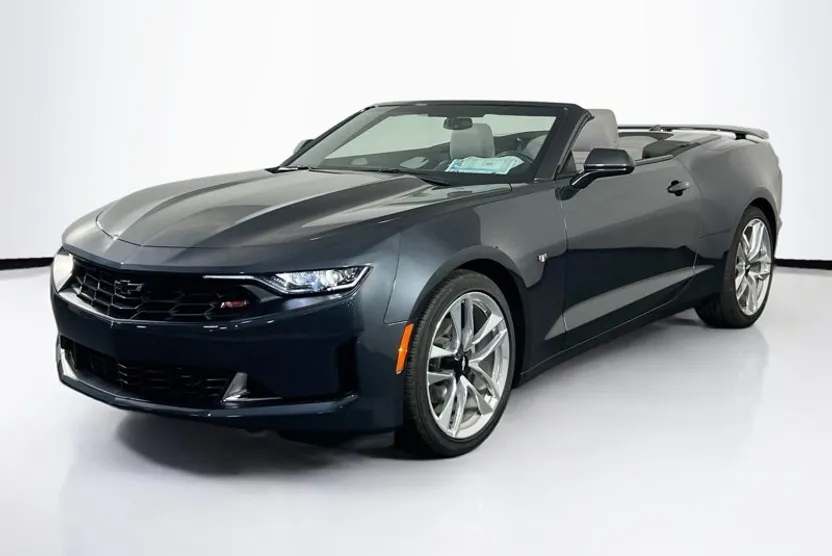 2023 Chevrolet Camaro 1LT photo 1