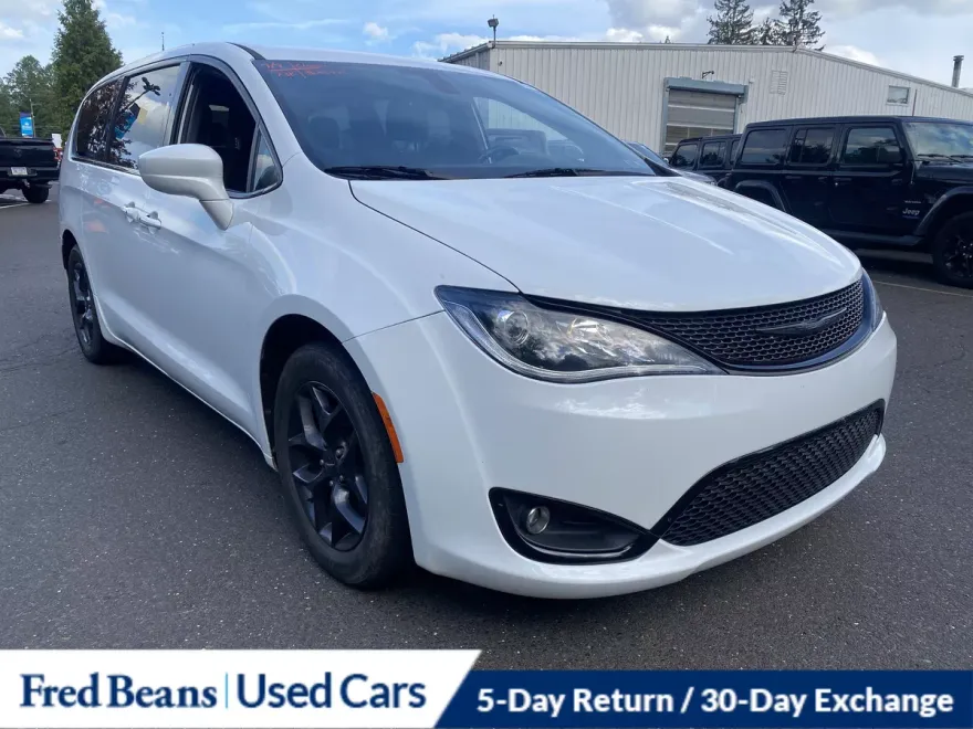2020 Chrysler Pacifica Touring photo 1