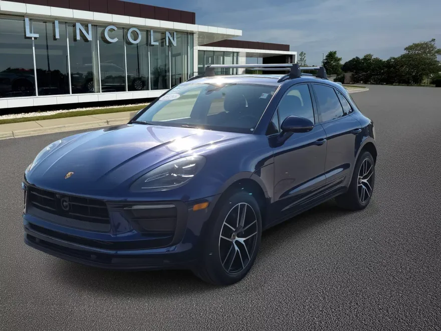2024 Porsche Macan Base photo 1