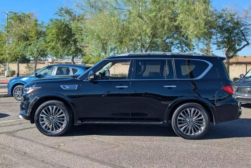 2020 Infiniti QX80 Luxe photo 1