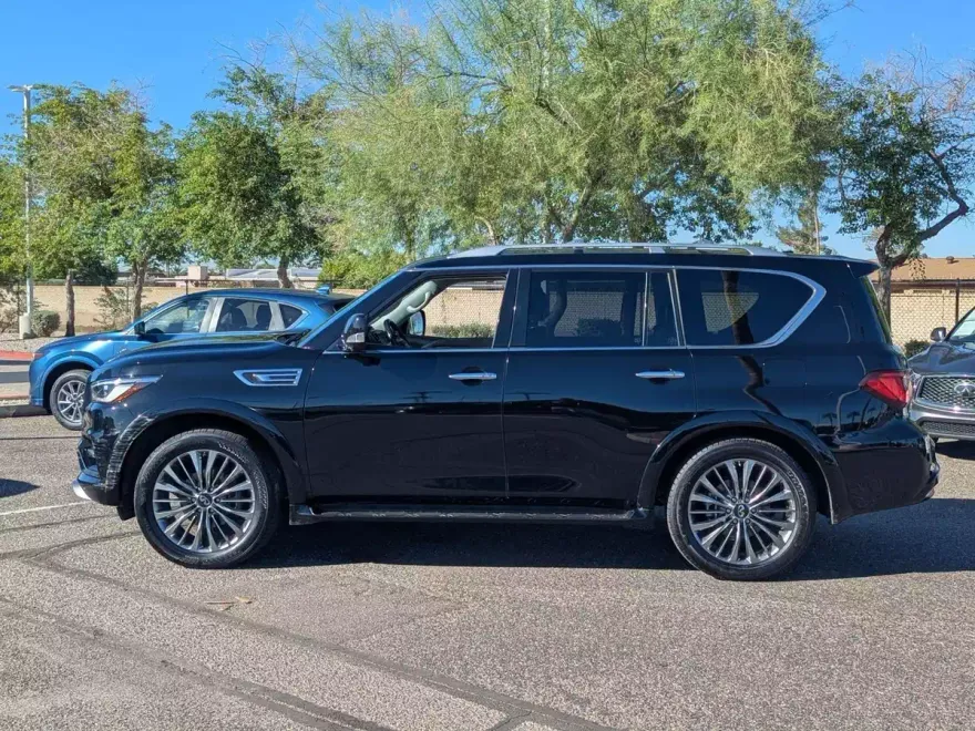 2020 Infiniti QX80 Luxe photo 1