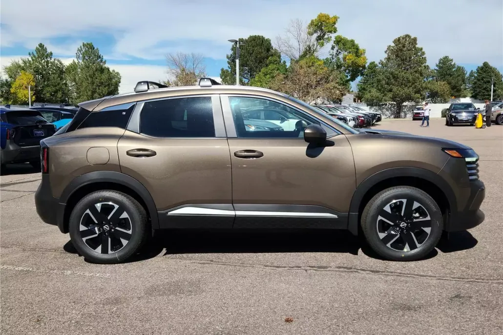 2025 Nissan Kicks SV photo 1