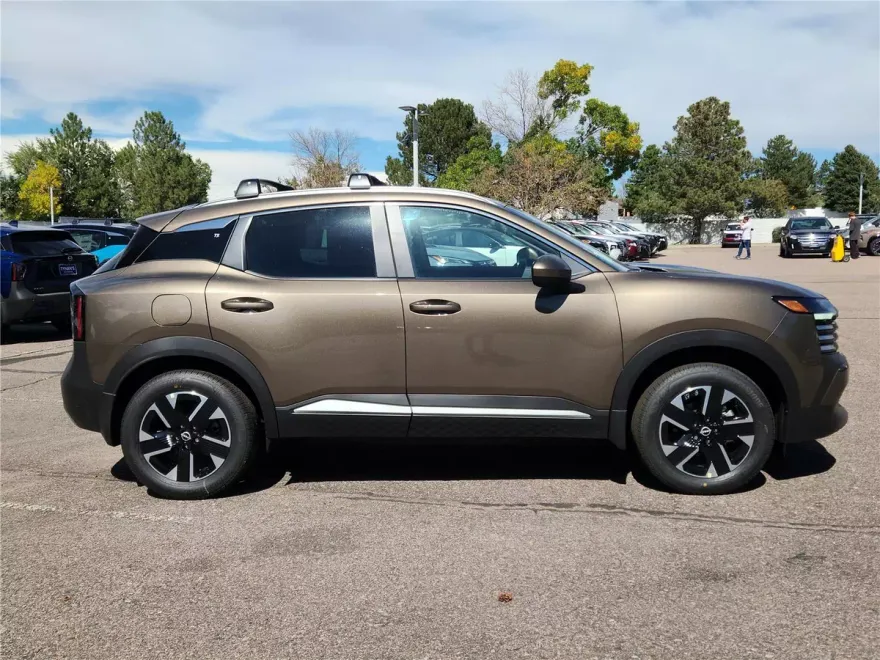 2025 Nissan Kicks SV photo 1