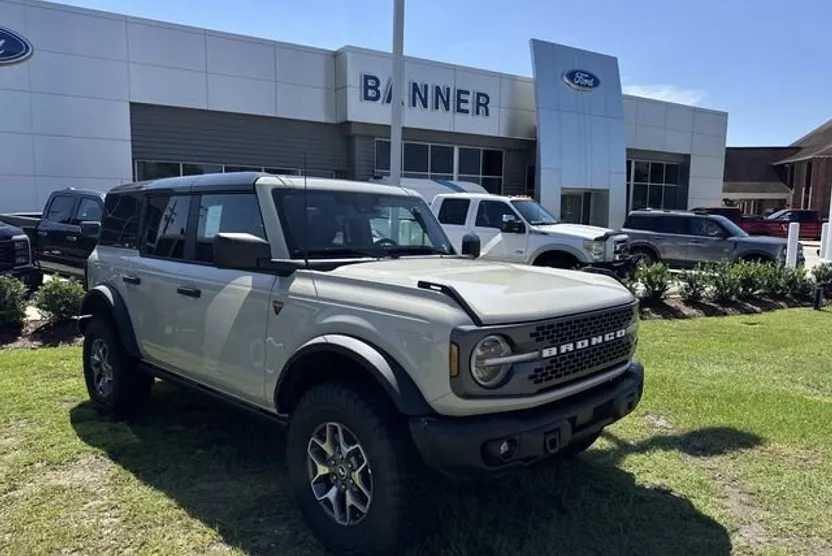 2025 Ford Bronco Badlands photo 1