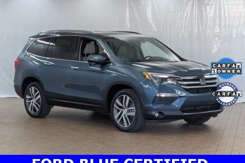 2017 Honda Pilot Touring photo 1