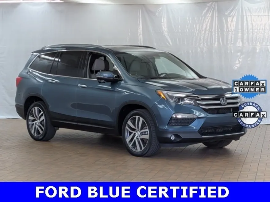 2017 Honda Pilot Touring photo 1
