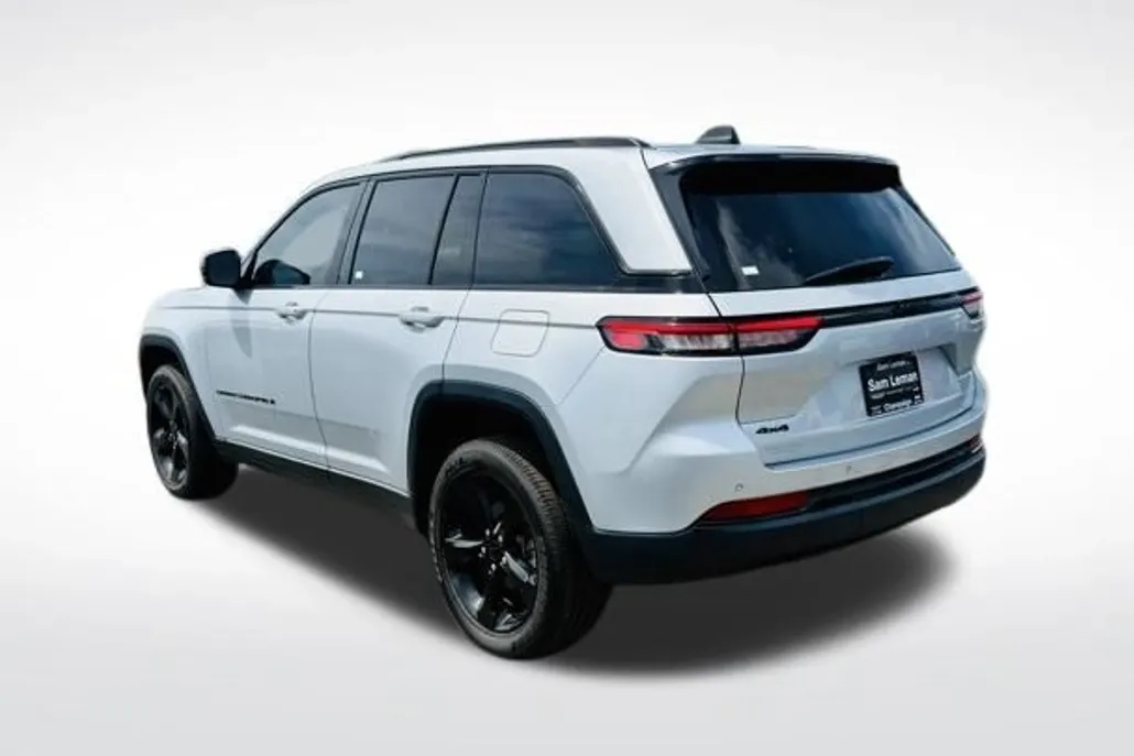 2022 Jeep Grand Cherokee Altitude photo 1