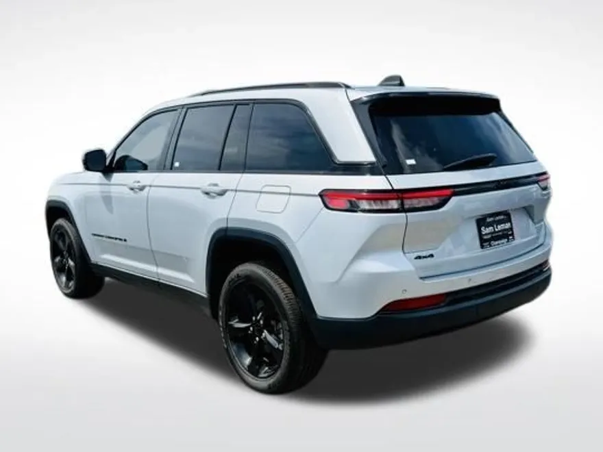 2022 Jeep Grand Cherokee Altitude photo 1