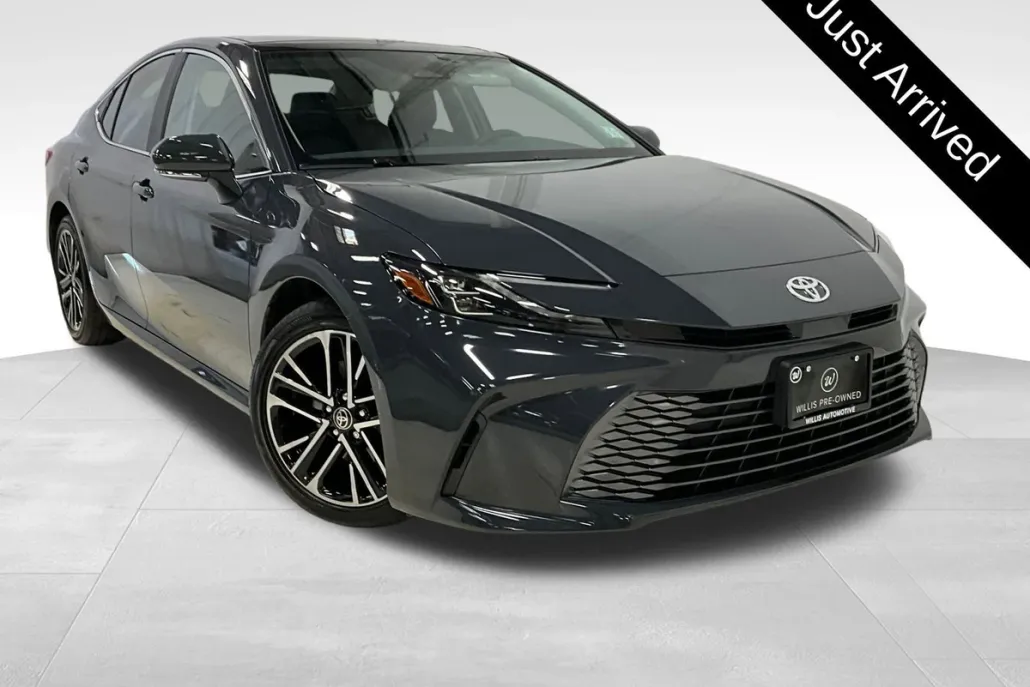 2025 Toyota Camry XLE photo 1