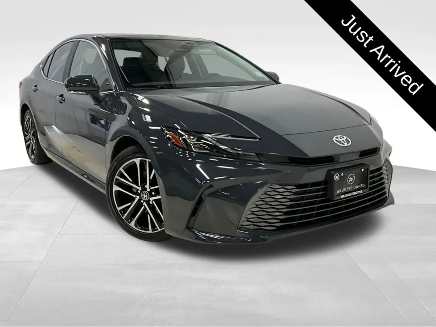 2025 Toyota Camry XLE photo 1