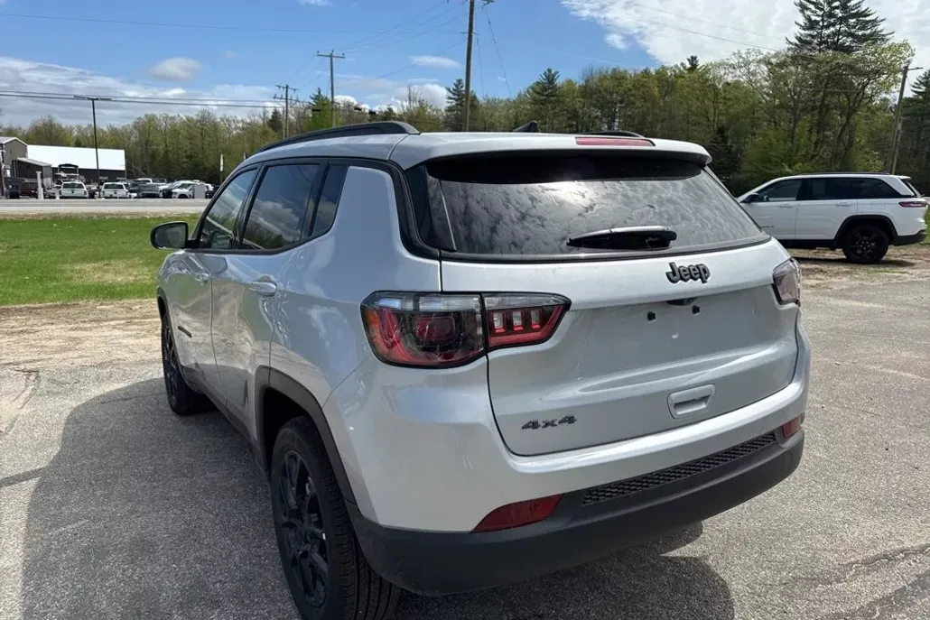 2025 Jeep Compass Latitude photo 1