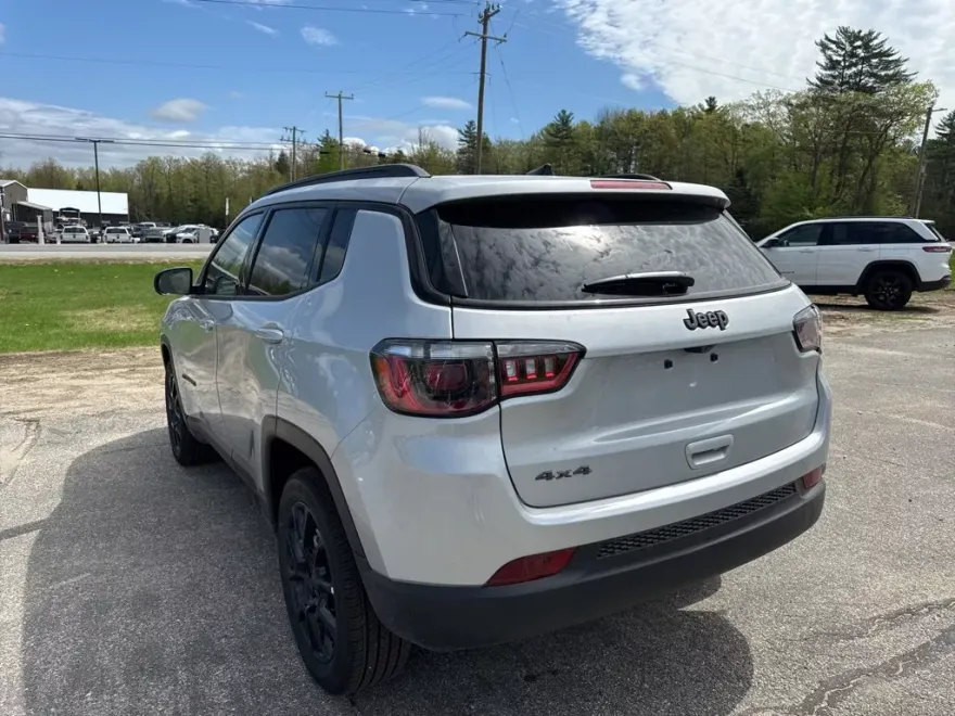 2025 Jeep Compass Latitude photo 1