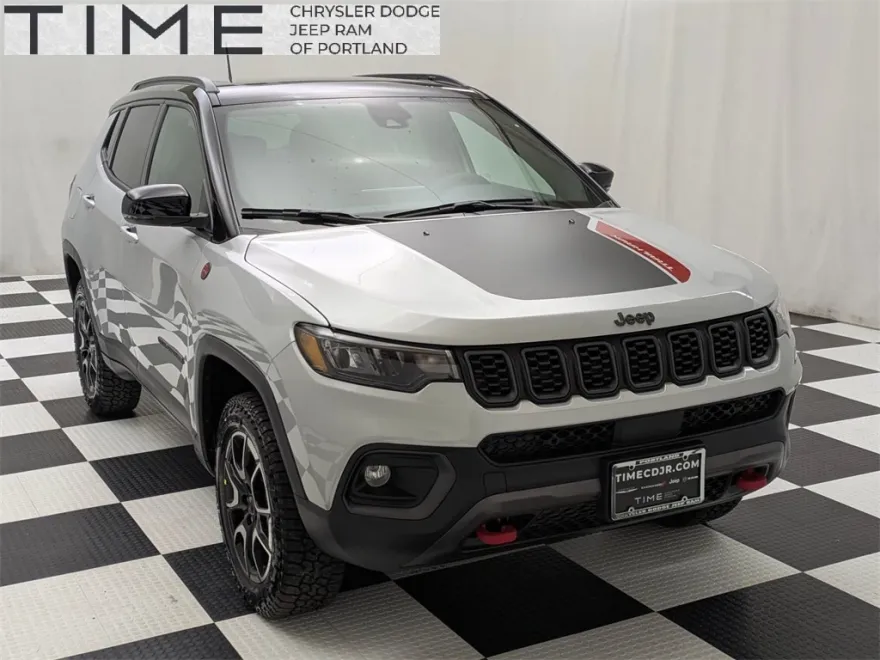 2025 Jeep Compass Trailhawk photo 1