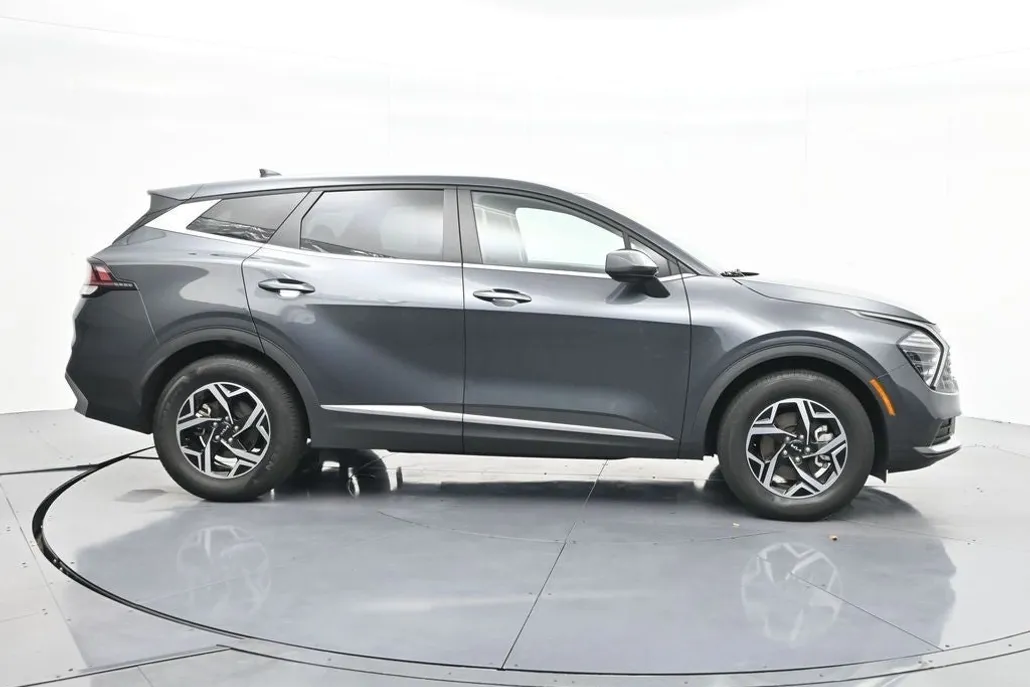 2024 Kia Sportage LX photo 1
