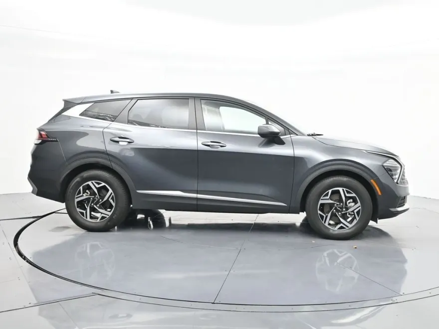 2024 Kia Sportage LX photo 1