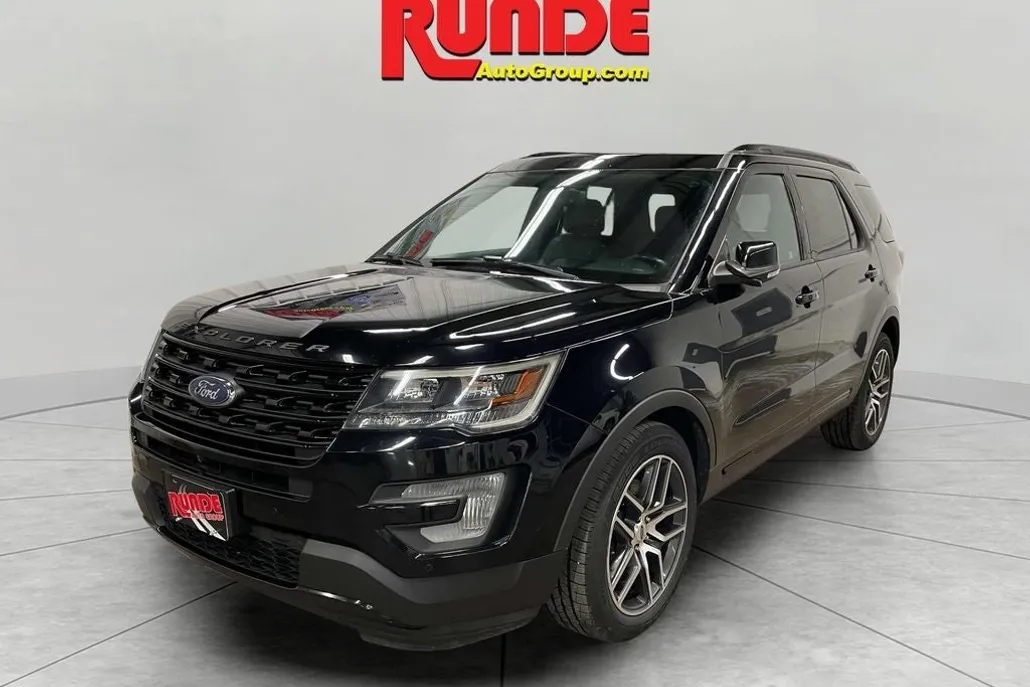 2017 Ford Explorer Sport photo 1