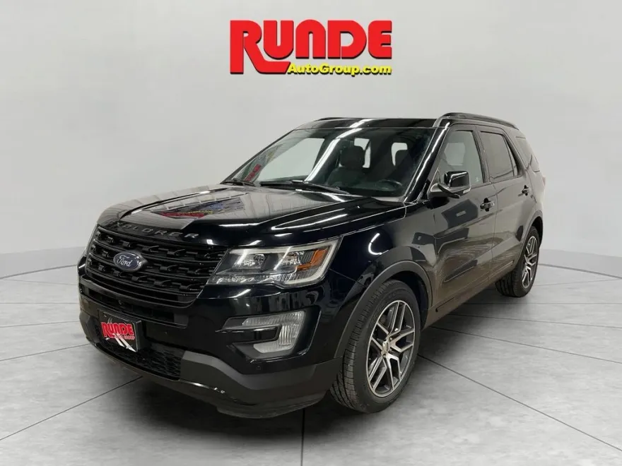 2017 Ford Explorer Sport photo 1