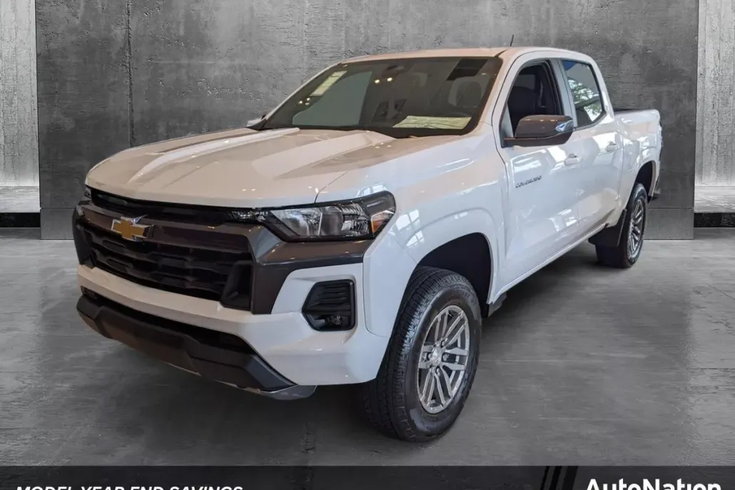 2024 Chevrolet Colorado LT photo 1