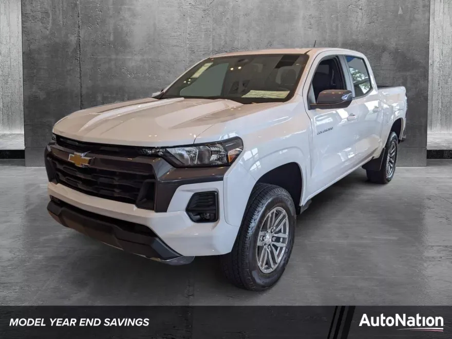 2024 Chevrolet Colorado LT photo 1