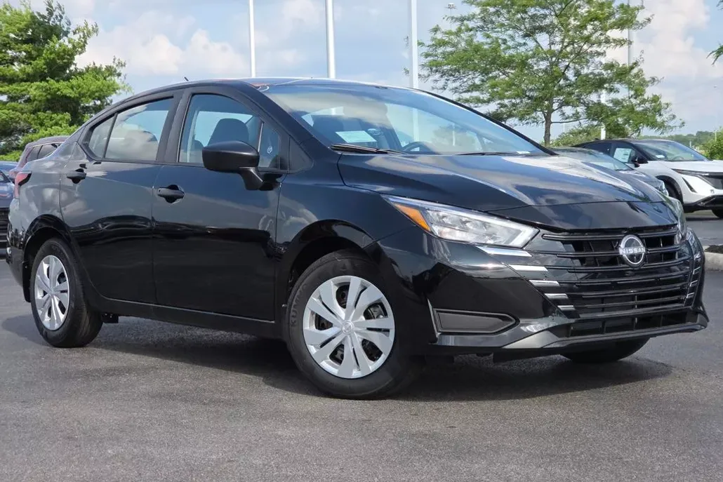 2025 Nissan Versa 1.6 S photo 1