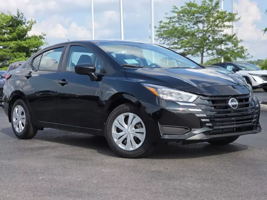 2025 Nissan Versa 1.6 S photo 1