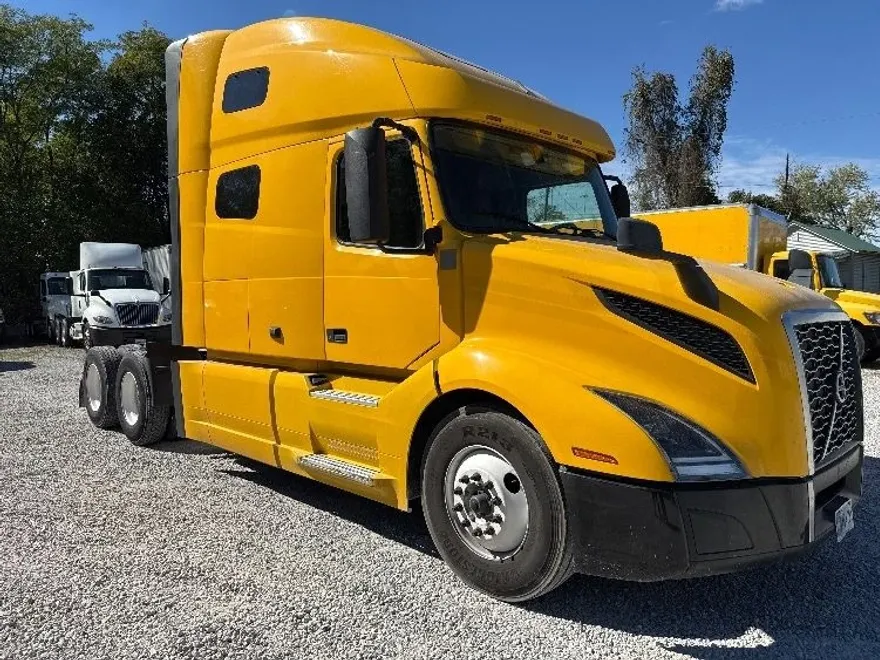 2022 Volvo Truck VNL photo 1