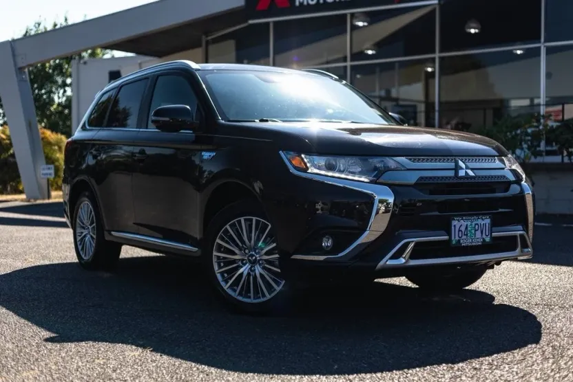 2020 Mitsubishi Outlander PHEV SEL photo 1