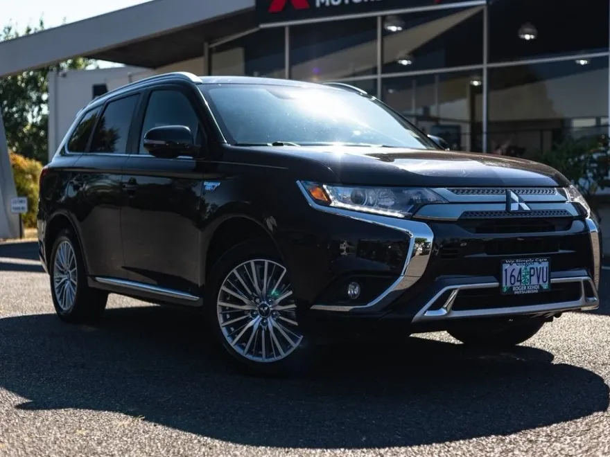 2020 Mitsubishi Outlander PHEV SEL photo 1