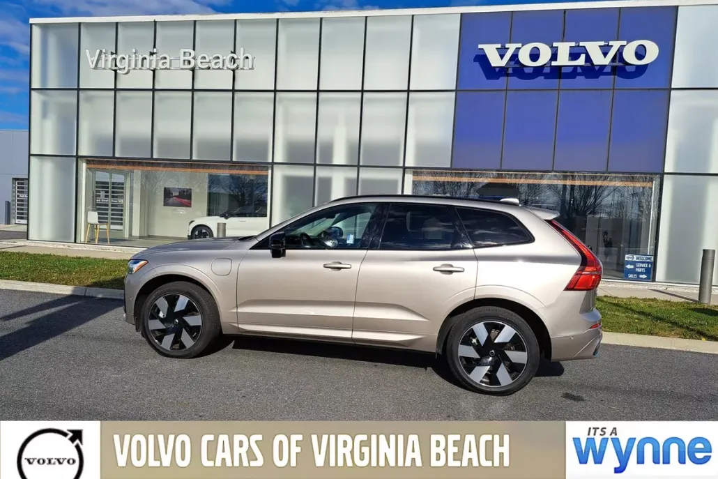 2024 Volvo XC60 T8 Plus photo 1