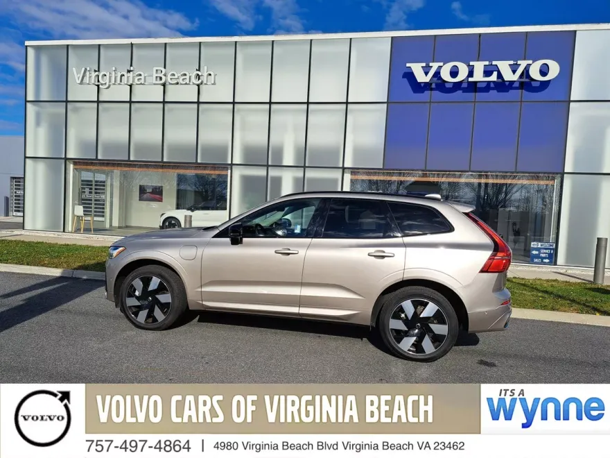 2024 Volvo XC60 T8 Plus photo 1