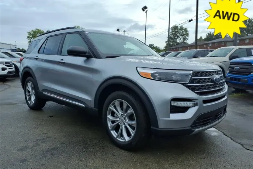 2022 Ford Explorer XLT photo 1