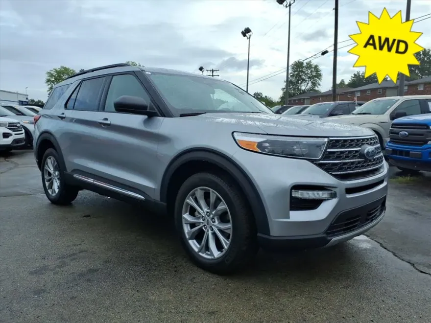 2022 Ford Explorer XLT photo 1