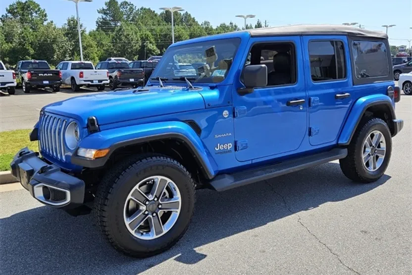 2022 Jeep Wrangler Unlimited Sahara photo 1
