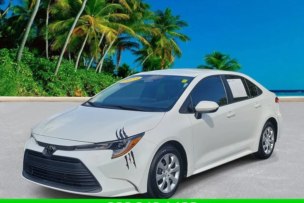 2023 Toyota Corolla LE photo 1