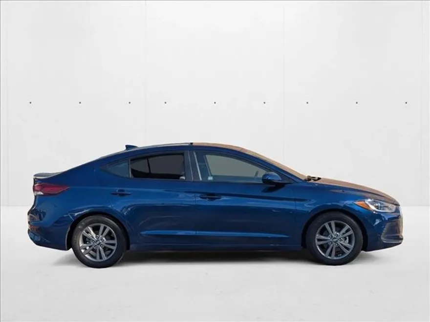 2018 Hyundai Elantra SEL photo 1
