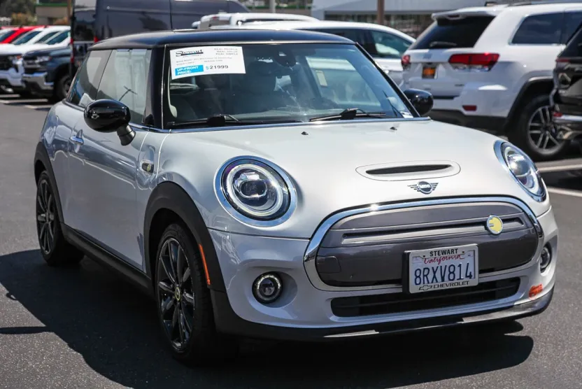 2021 Mini Cooper 2 Door Hardtop SE photo 1