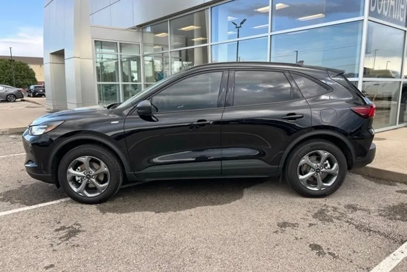 2025 Ford Escape ST-Line photo 1