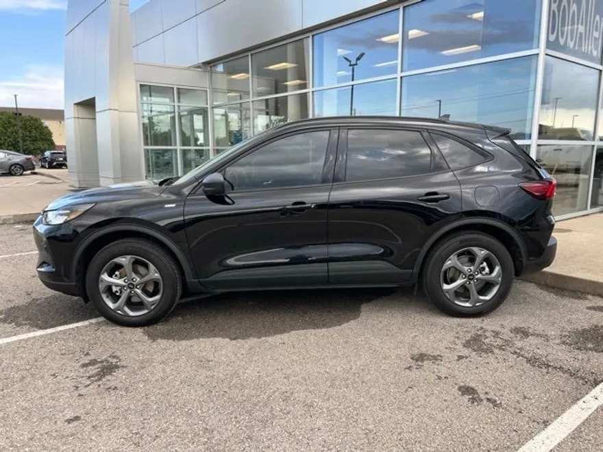 2025 Ford Escape ST-Line photo 1