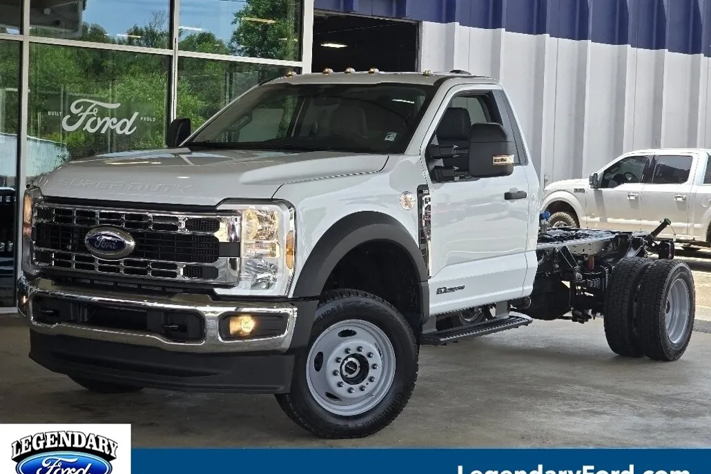 2025 Ford F-450 XLT photo 1