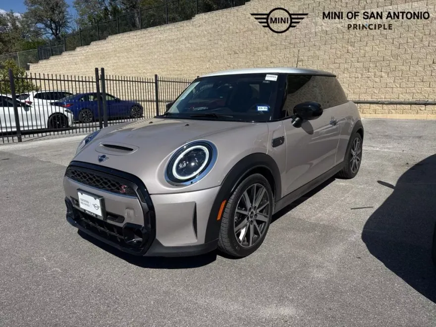 2024 Mini Cooper 2 Door Hardtop Signature photo 1