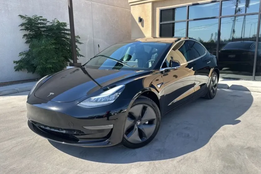 2019 Tesla Model 3 Standard Range Plus photo 1