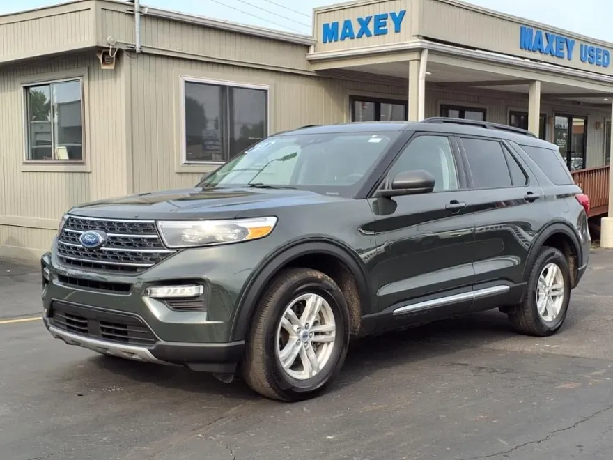 2023 Ford Explorer XLT photo 1