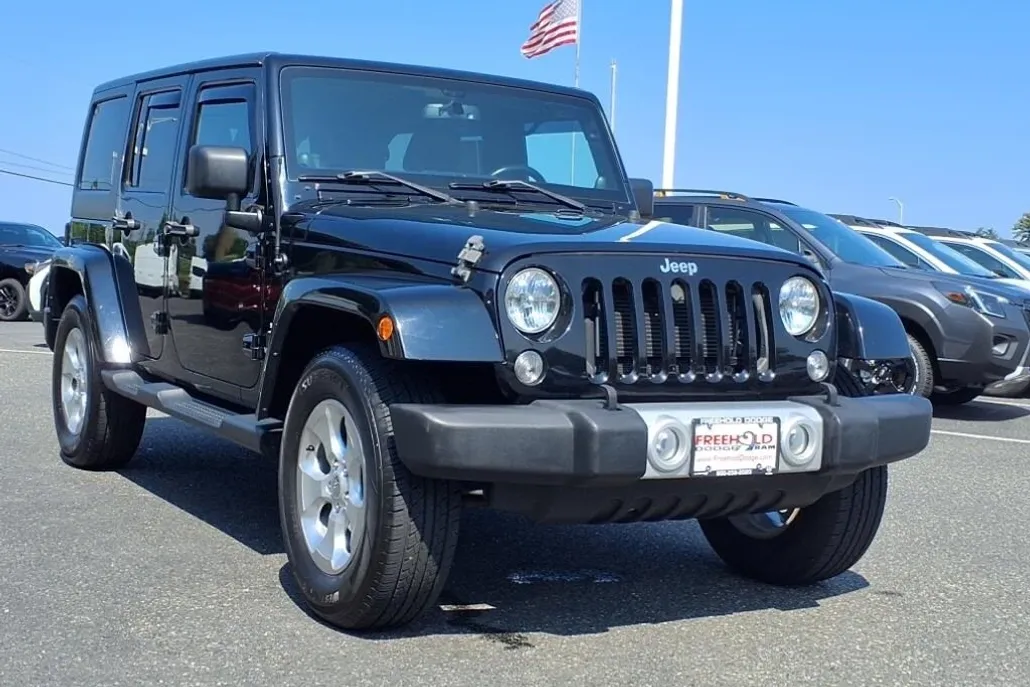 2014 Jeep Wrangler Unlimited Sahara photo 1