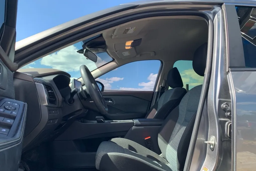 2023 Nissan Rogue SV photo 1
