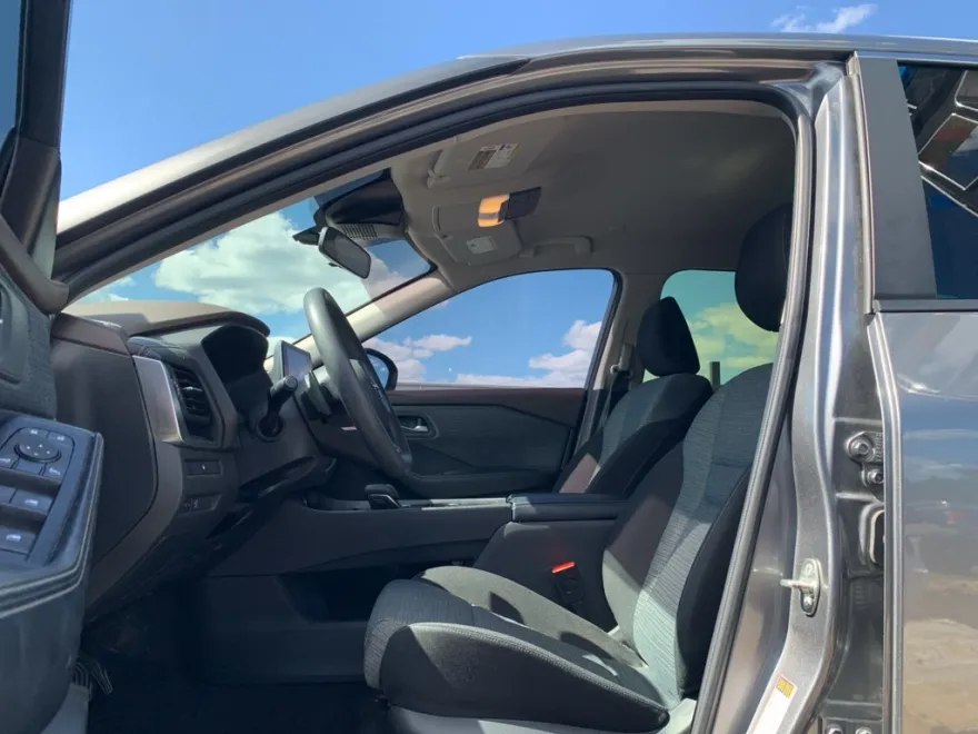 2023 Nissan Rogue SV photo 1