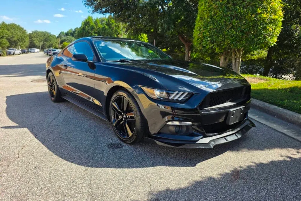 2017 Ford Mustang EcoBoost Premium photo 1
