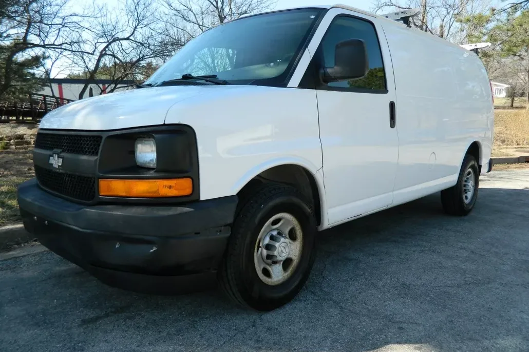 2017 Chevrolet Express 2500 Cargo photo 1