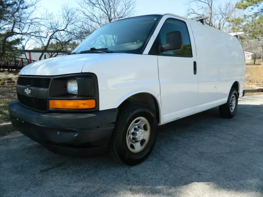 2017 Chevrolet Express 2500 Cargo photo 1