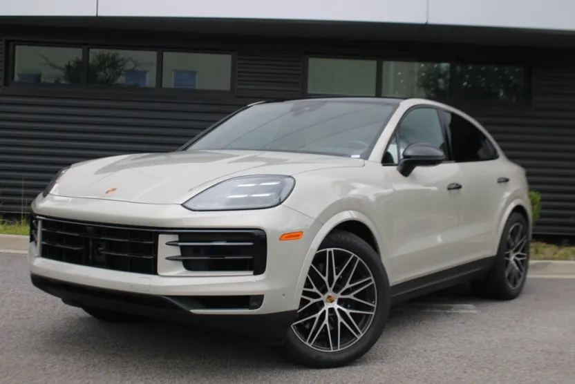 2025 Porsche Cayenne Coupe Base photo 1