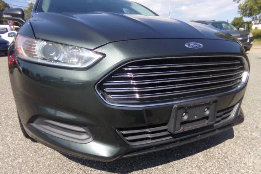 2015 Ford Fusion SE photo 1